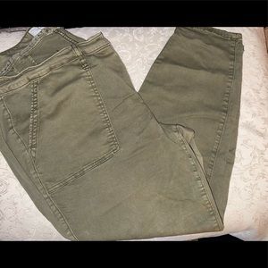 *** SOLD *** Torrid army green crops